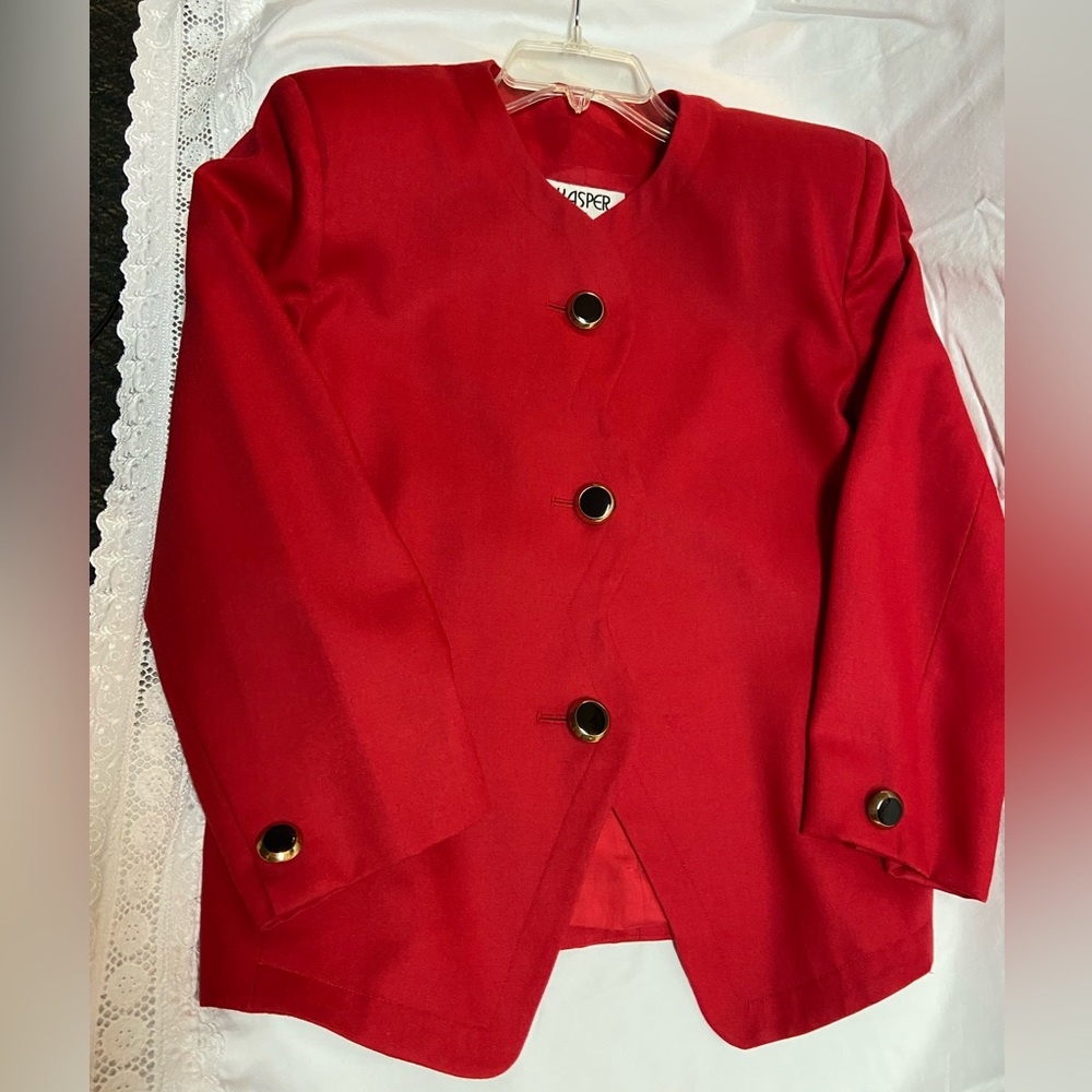Red two-piece suit black buttons short skirt